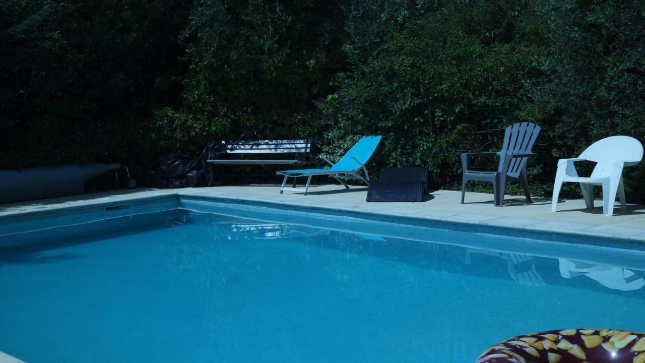 Mas Grimaud - Gite- Studio Et Chambres D'Hotes Familiales Eygalières Kültér fotó