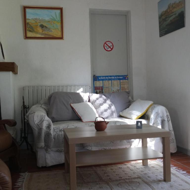 Mas Grimaud - Gite- Studio Et Chambres D'Hotes Familiales Eygalières Kültér fotó