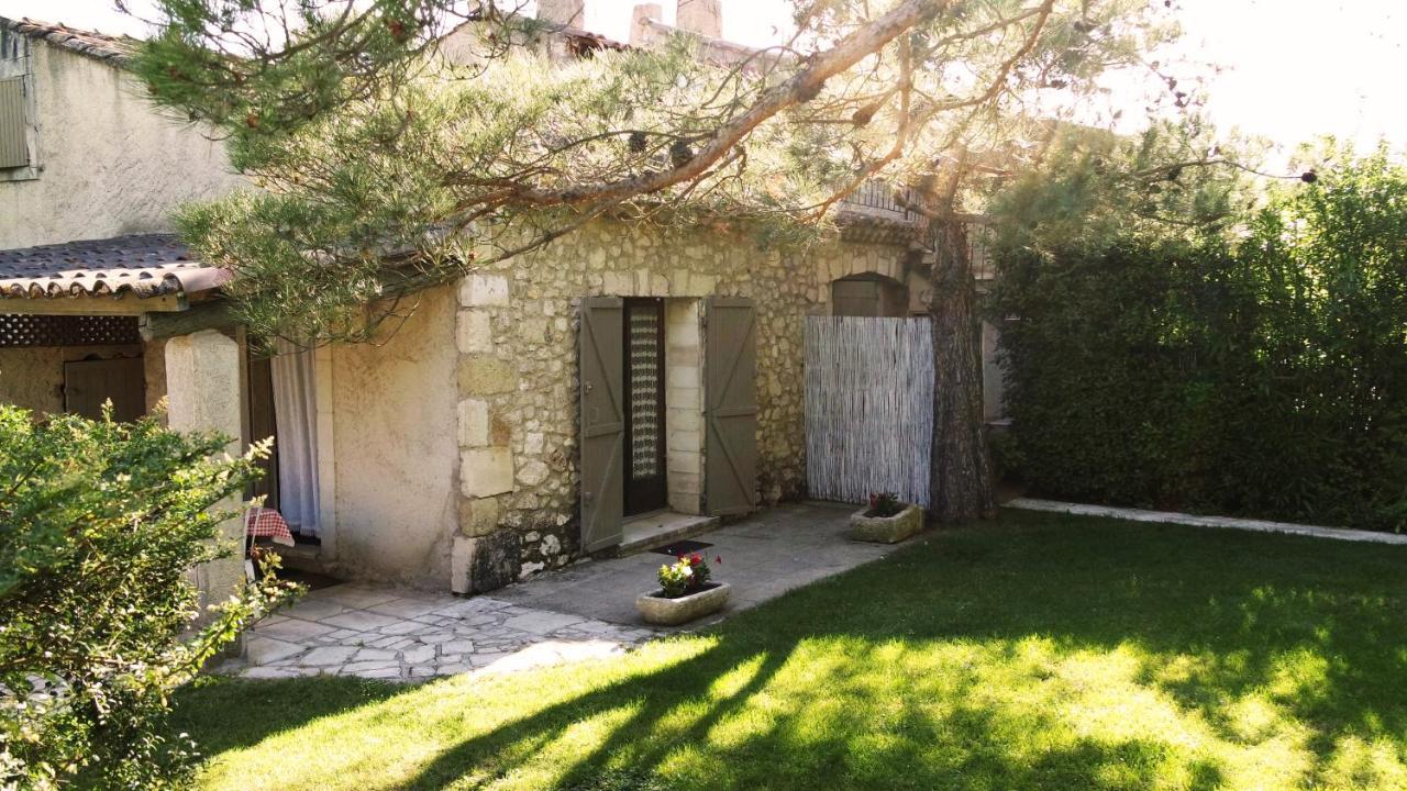Mas Grimaud - Gite- Studio Et Chambres D'Hotes Familiales Eygalières Kültér fotó