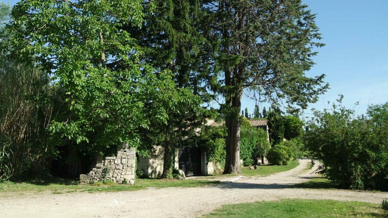 Mas Grimaud - Gite- Studio Et Chambres D'Hotes Familiales Eygalières Kültér fotó
