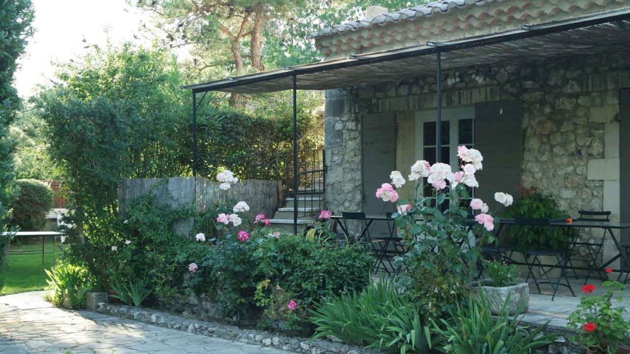 Mas Grimaud - Gite- Studio Et Chambres D'Hotes Familiales Eygalières Kültér fotó