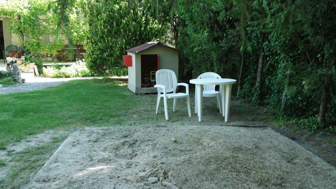 Mas Grimaud - Gite- Studio Et Chambres D'Hotes Familiales Eygalières Kültér fotó