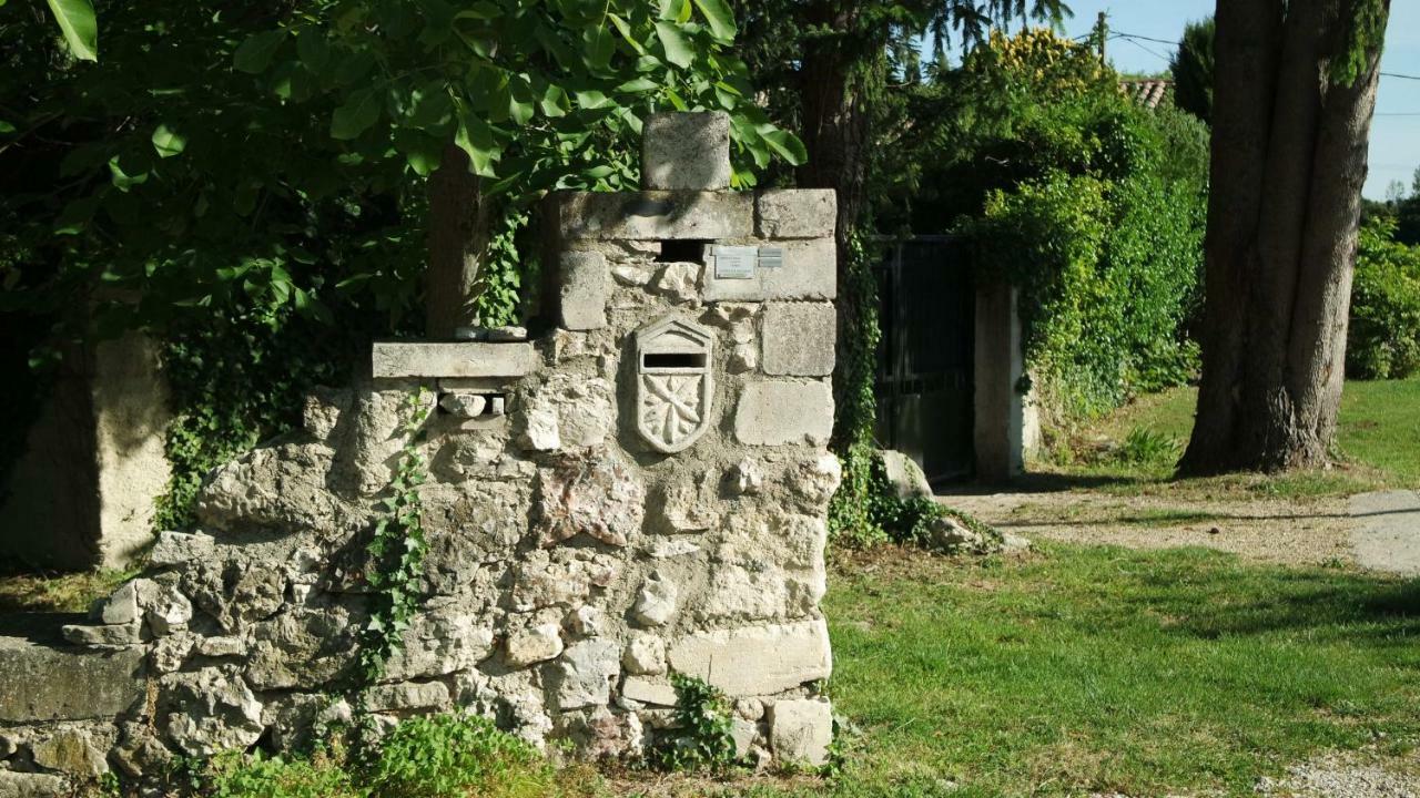 Mas Grimaud - Gite- Studio Et Chambres D'Hotes Familiales Eygalières Kültér fotó
