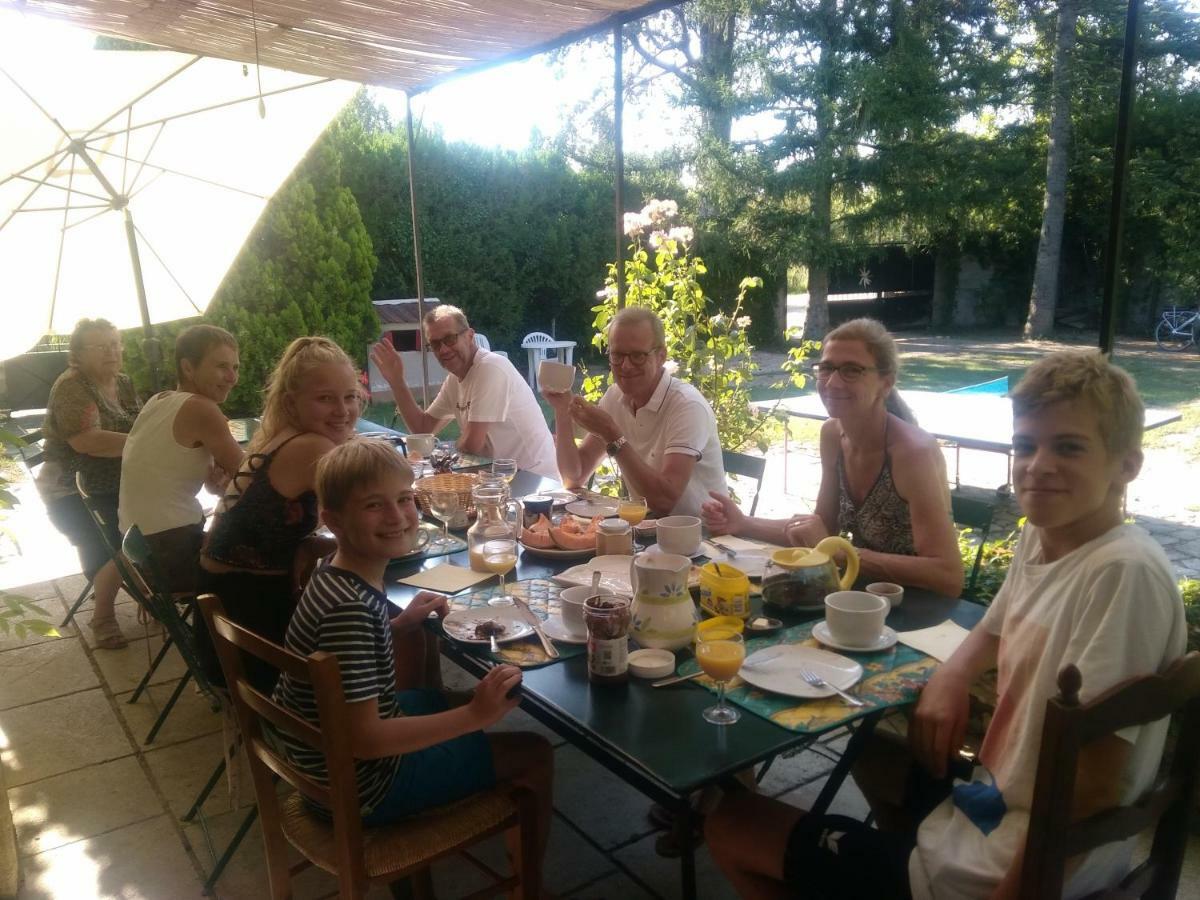 Mas Grimaud - Gite- Studio Et Chambres D'Hotes Familiales Eygalières Kültér fotó