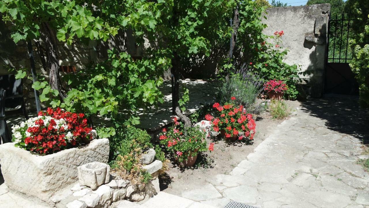 Mas Grimaud - Gite- Studio Et Chambres D'Hotes Familiales Eygalières Kültér fotó
