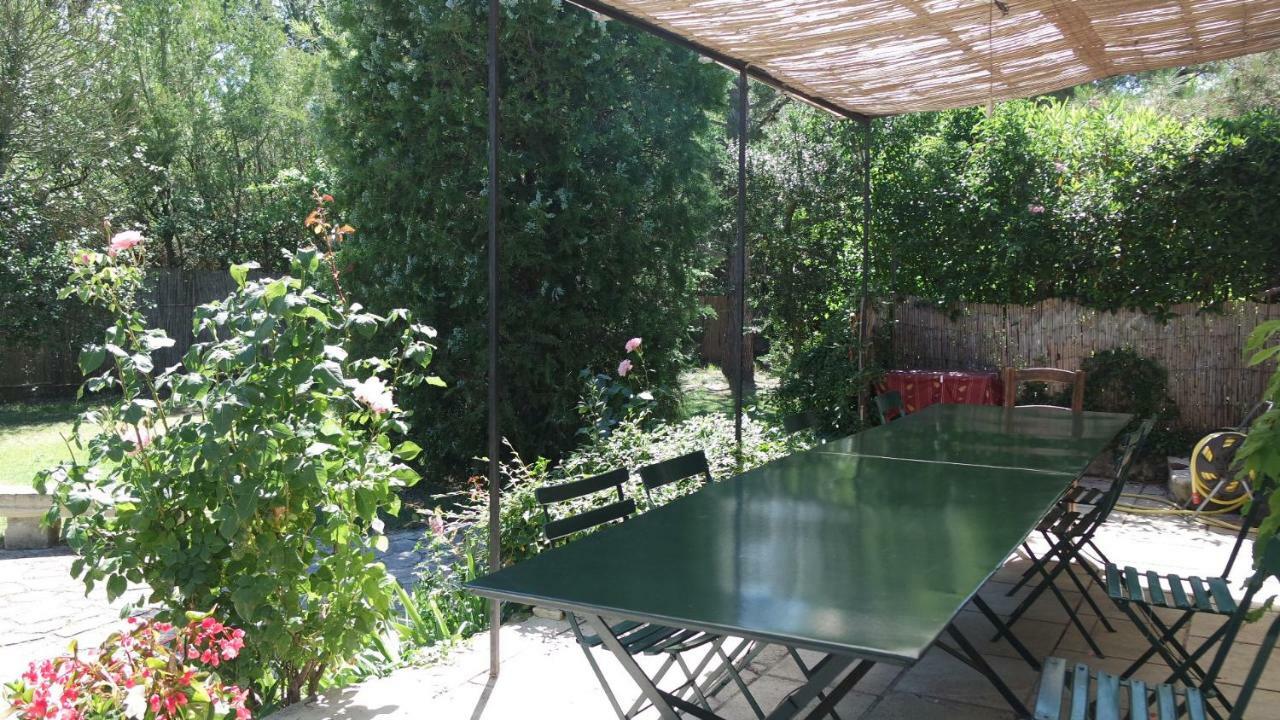 Mas Grimaud - Gite- Studio Et Chambres D'Hotes Familiales Eygalières Kültér fotó