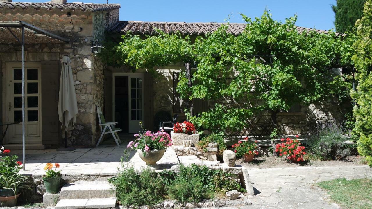 Mas Grimaud - Gite- Studio Et Chambres D'Hotes Familiales Eygalières Kültér fotó